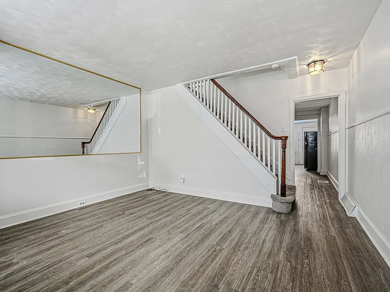 1813 W 7th St — Photo 6