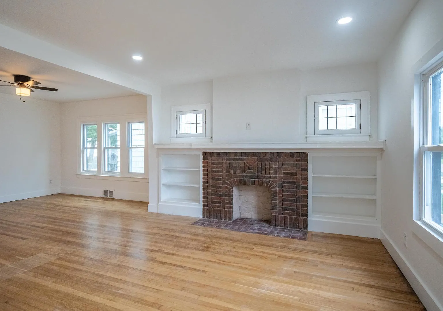 4373 Balfour Rd - Upper Apt 2 — Photo 2