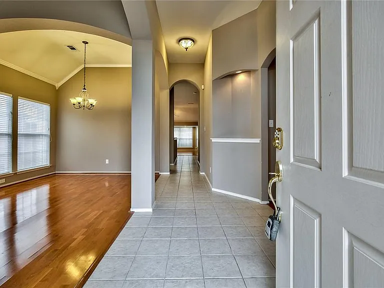 3016 Afton Ridge Dr — Photo 2