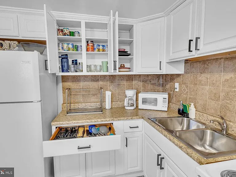 905 W Marshall St #2 — Photo 21
