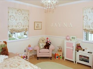 8 Hollyleaf Way, Novato, CA 94949