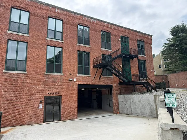 1665 Main Street