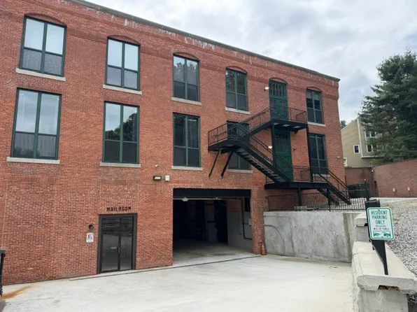 1665 Main Street