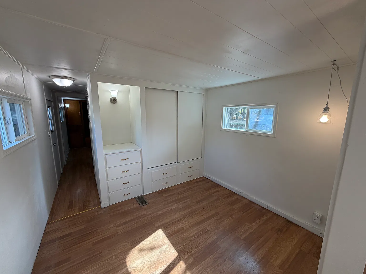 2 bed, 550 sqft, $1,000 — Photo 1