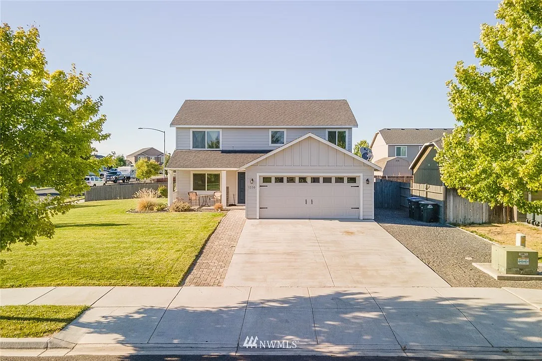 1330 E Megan Drive photo 1