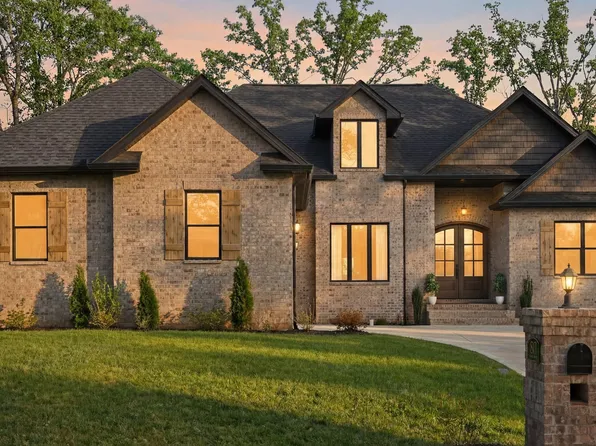 591 Yosemite Dr, Lenoir City, TN 37771