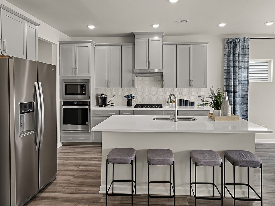 RAL_Edgewater_Johnson_Kitchen_904AvonmoreDrive_Model