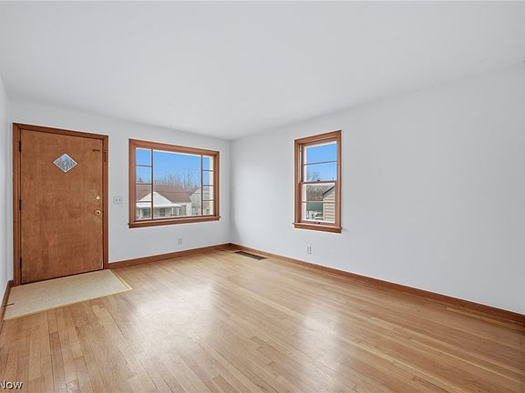 5th image of 1614 Colonial Blvd NE