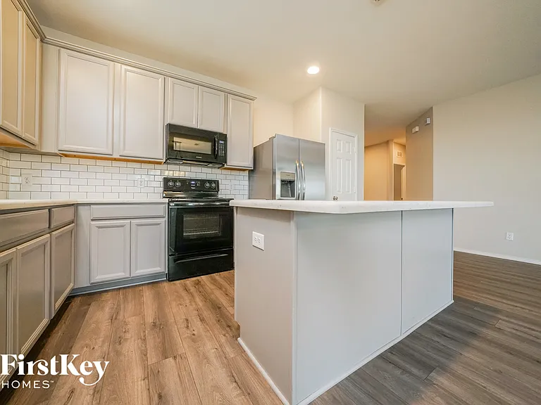 713 Jonius Creek Dr — Photo 5