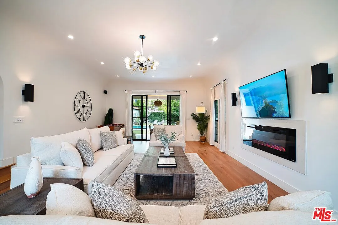 6 bed, 5.5 bath, 3230 sqft, $17,000 — Photo 2
