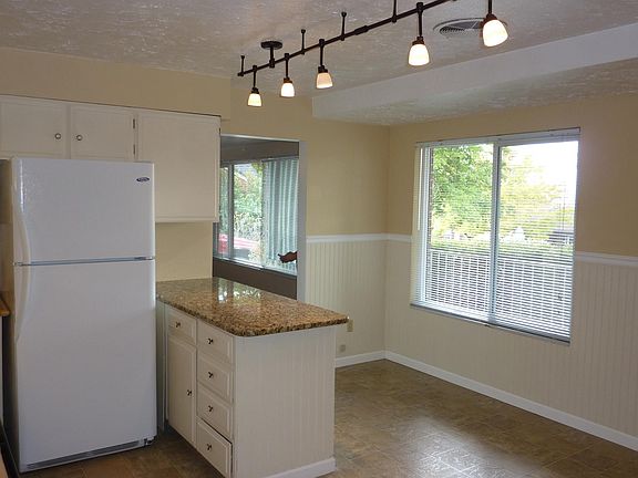 3rd image of 1895 S Laurelhurst Dr