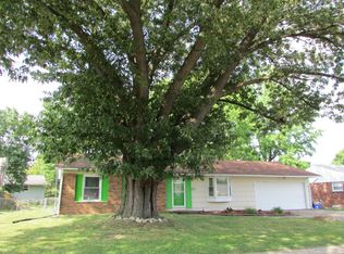 308 Neptune Ln, Godfrey, IL 62035