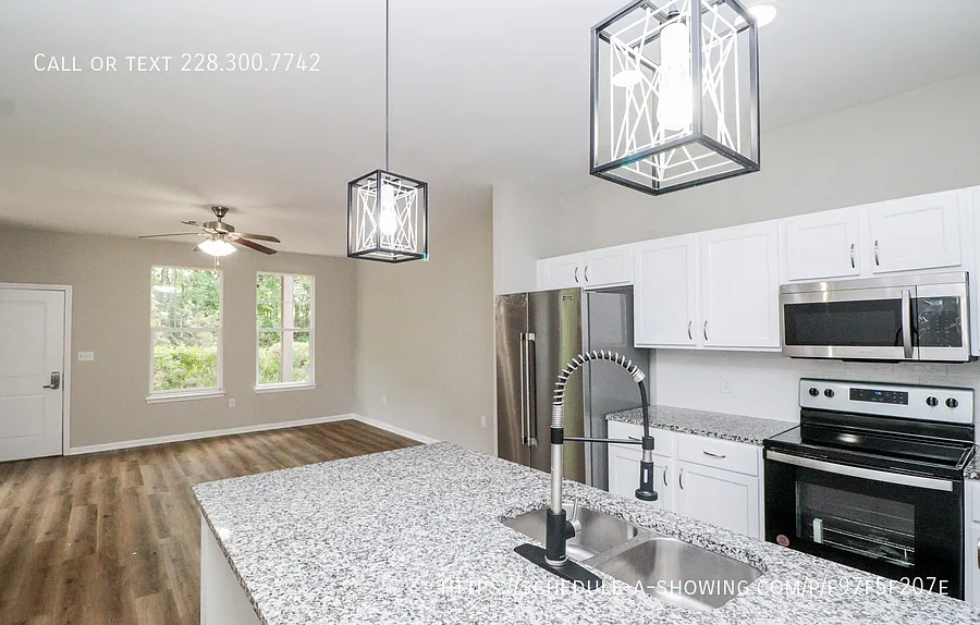 4 bed, 4.5 bath, 1900 sqft, $3,800 — Photo 4