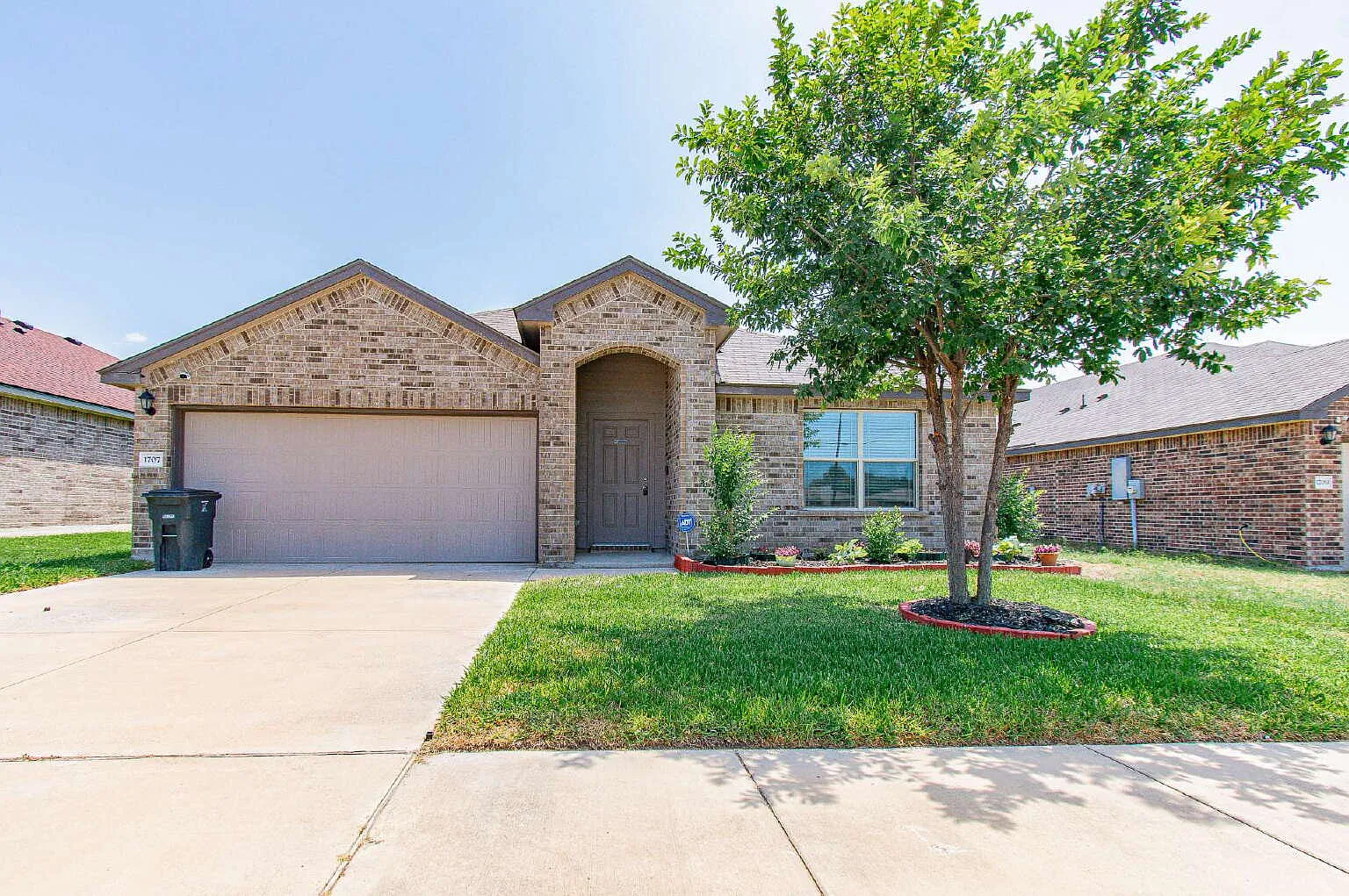 4 bed, 2.0 bath, 1570 sqft, $1,700 — Photo 1