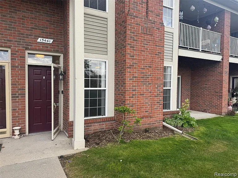 15441 Yale Dr — Photo 1