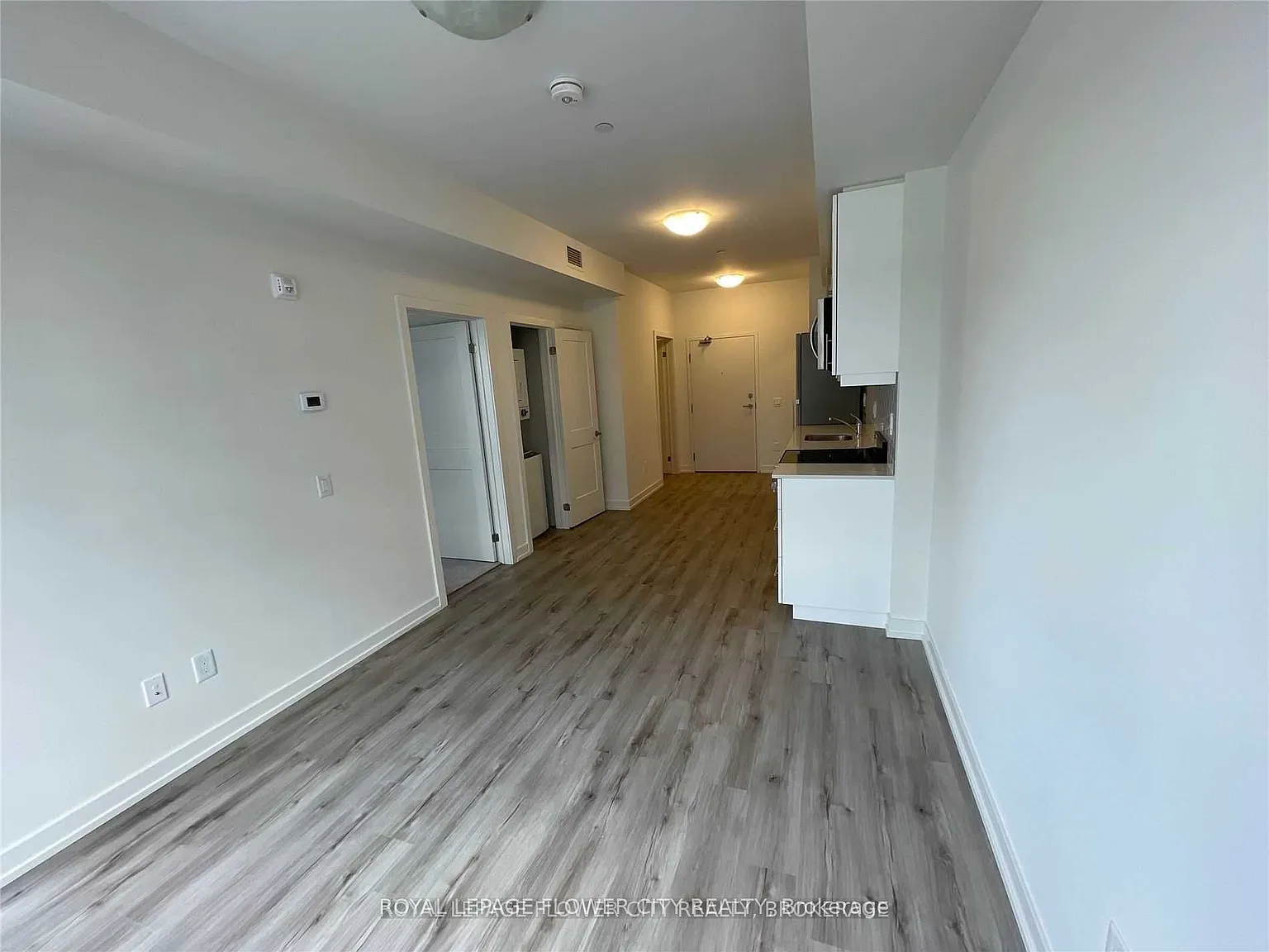 247 Northfield Dr E — Photo 3