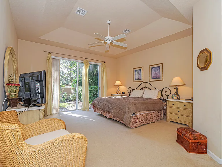 2135 S Maiden Ln — Photo 12