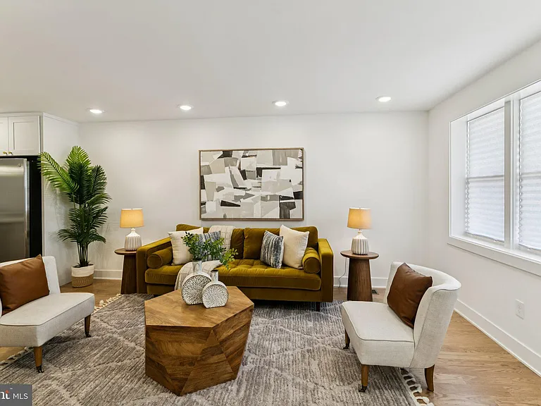 732 Harry St — Photo 4