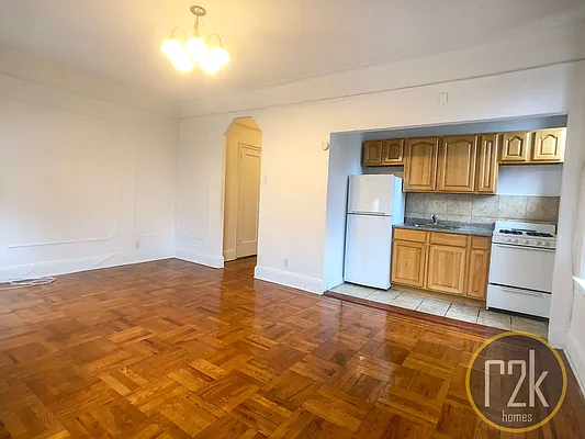 Rented by Realty 2000 Corp | media 28