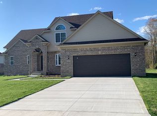 1203 Demar Dr, Rochester Hills, MI 48307