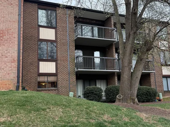 9709 Kings Crown Ct APT 2, Fairfax, VA 22031