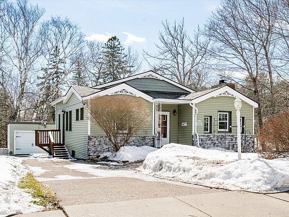 4th image of 4010 Robinson St