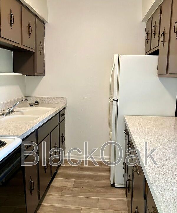 2nd image of 725 Perryville St #36