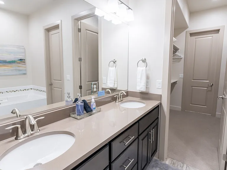 E Bay Hill Dr — Photo 12