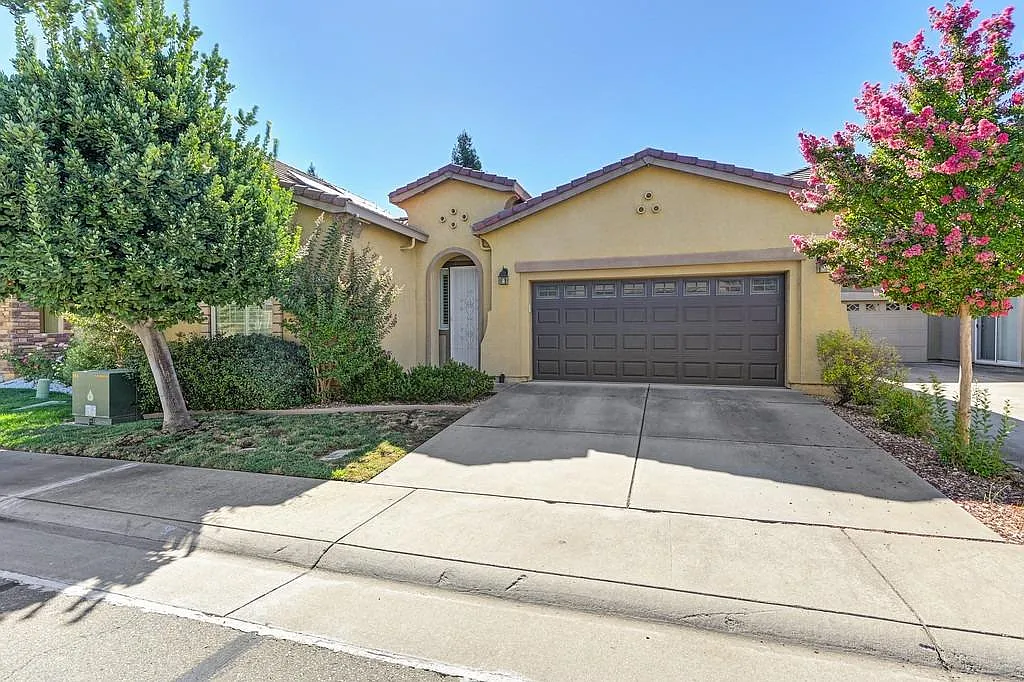 3524 Husch Way photo 1