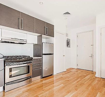 2nd image of 25 Montrose Ave APT 702