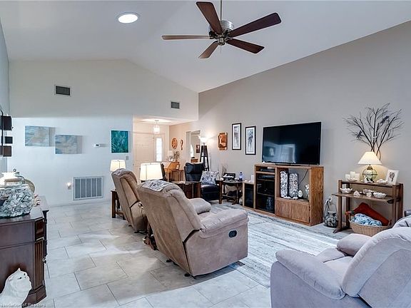 4th image of 2 Rosewood Dr N