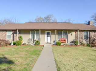 3927 Greenbrier Dr, Jefferson City, MO 65109