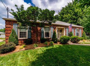 6903 Singer Ct, Louisville, KY 40220