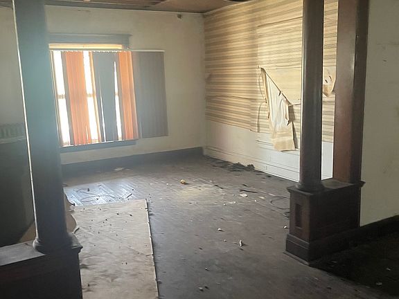 4th image of 195 N Evergreen Ave