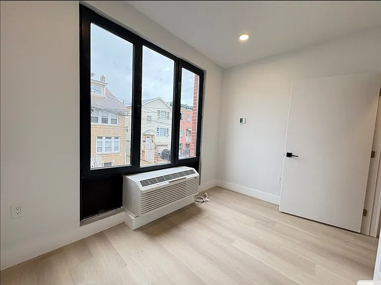 261 Forrest St #601 — Photo 5