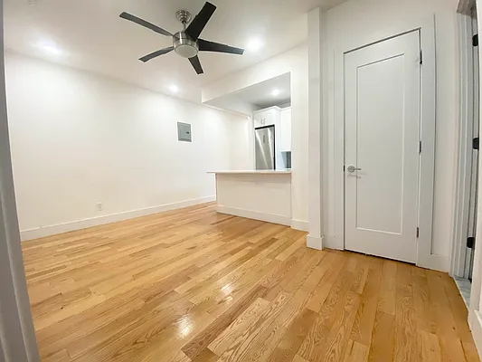 Rented by EastMount Realty LLC | media 34