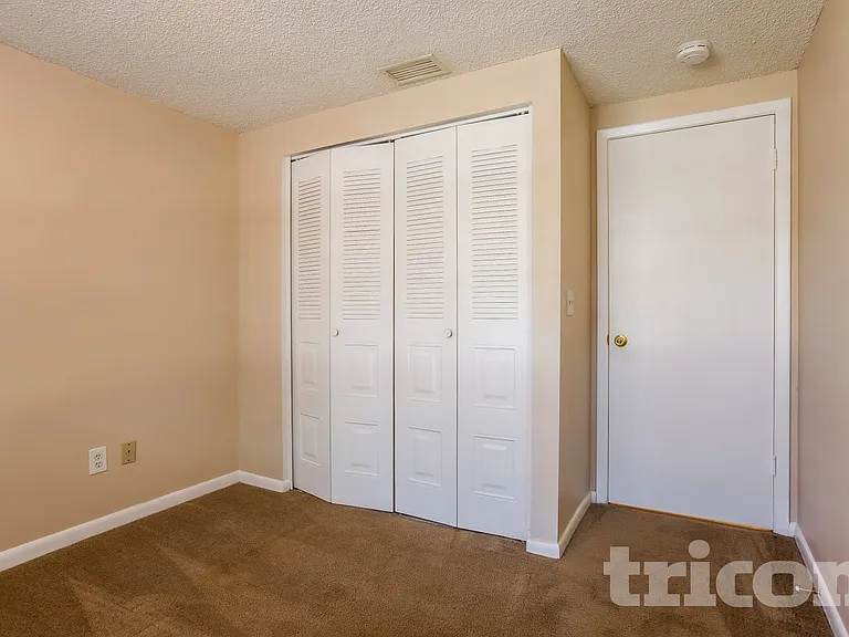 2308 Selkirk St — Photo 9