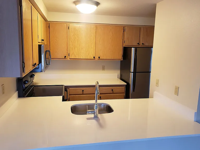 Watermarke Apts. — Photo 31