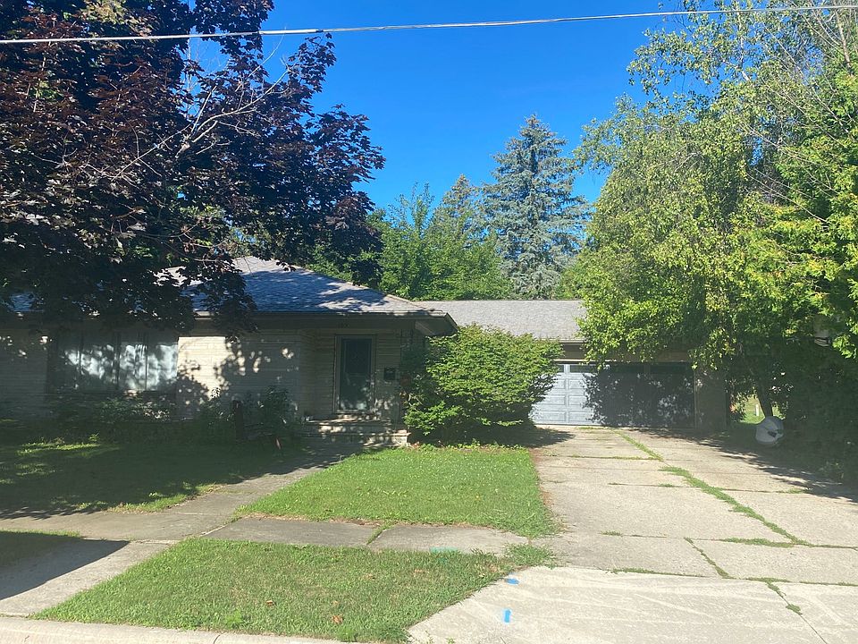1st image of 105 N Geneva Ave
