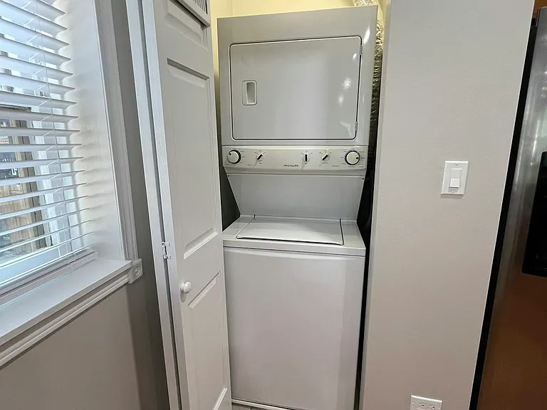 Upper level washer and dryer