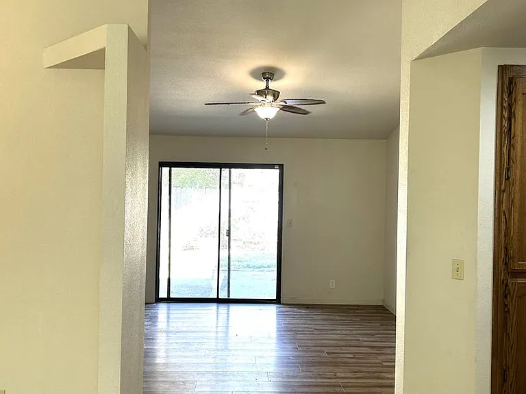 306 Autumn Gold Dr — Photo 3