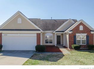 13707 Fairplains Ct, Charlotte, NC 28278