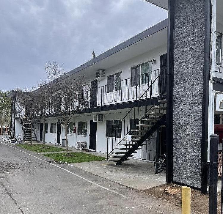 1st image of 561 Pecan St