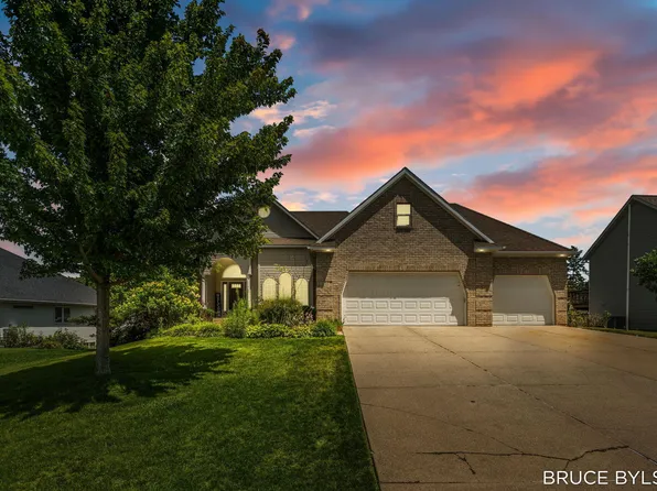 6100 Sunningdale Dr, Hudsonville, MI 49426