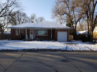 211 SE 12th St, Newton, KS 67114