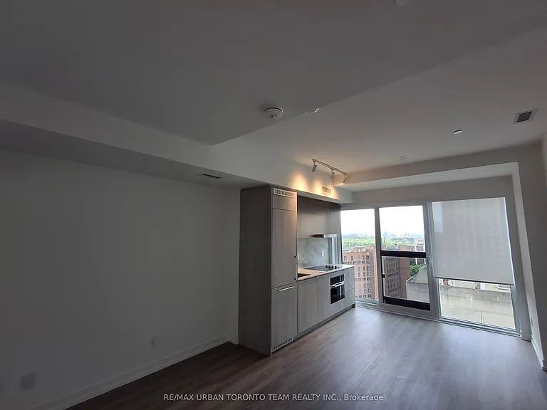 771 Yonge St #2111 — Photo 6