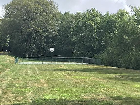 4th image of 26 Thayer Pond Dr #5