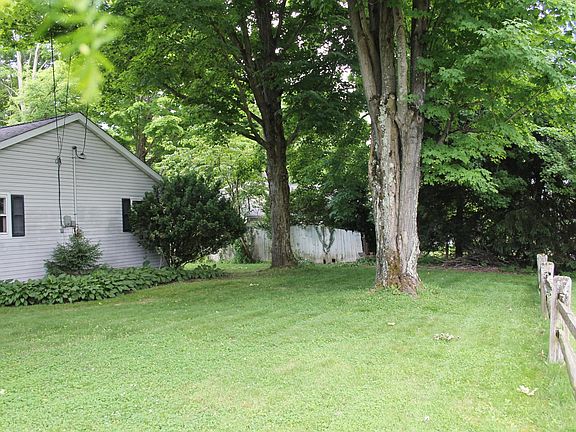 4th image of 16390 Mogul St