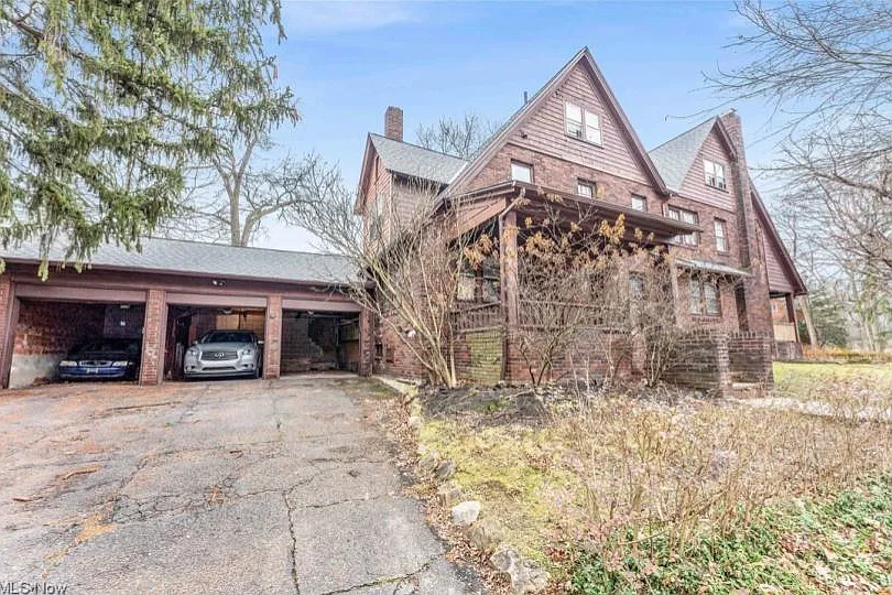 5 bed, 2.5 bath, 2585 sqft, $2,250 — Photo 4
