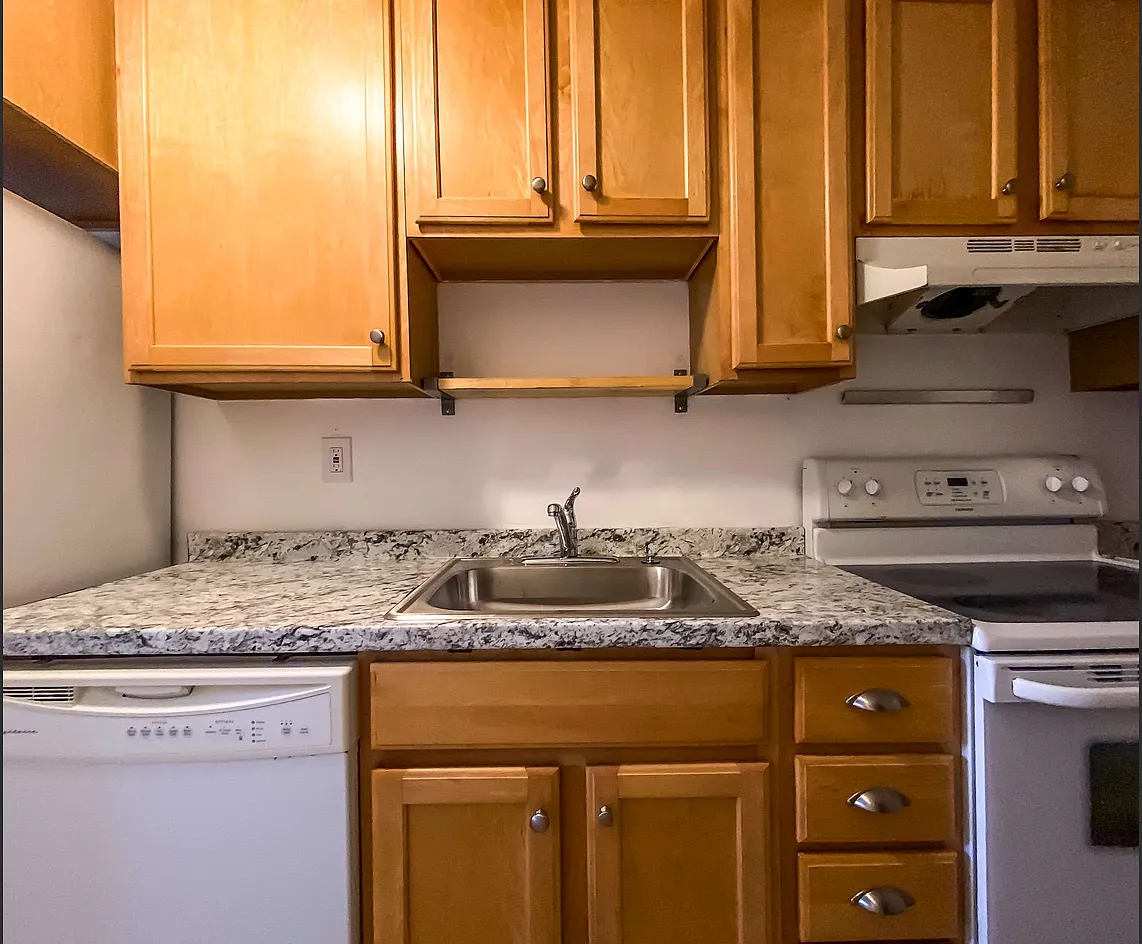 3 bed, 1125 sqft, $1,896 — Photo 4